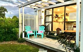 Rustling Oaks Nz Tropical Tiny House